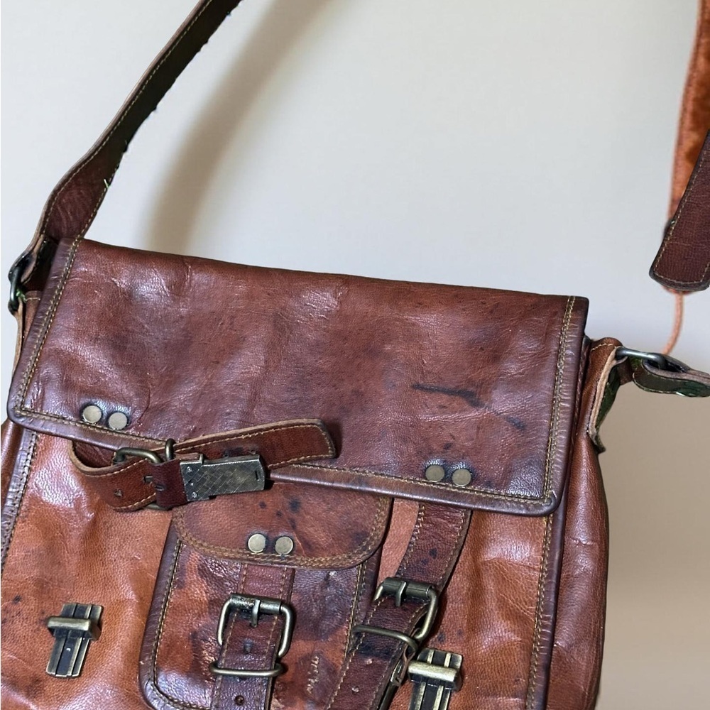 Komal's Passion Leather Bag - Picture 2 of 5